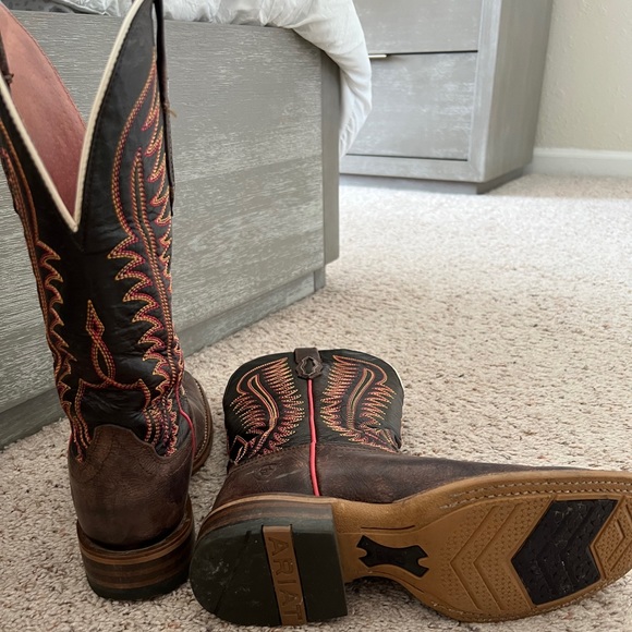 ariat women’s cowgirl boots - Picture 2 of 3